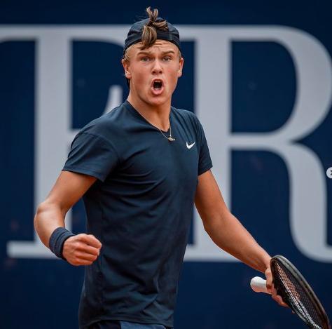 这两位日本 这两位日本