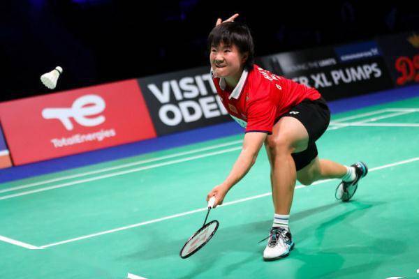 中国足球越 中国足球越